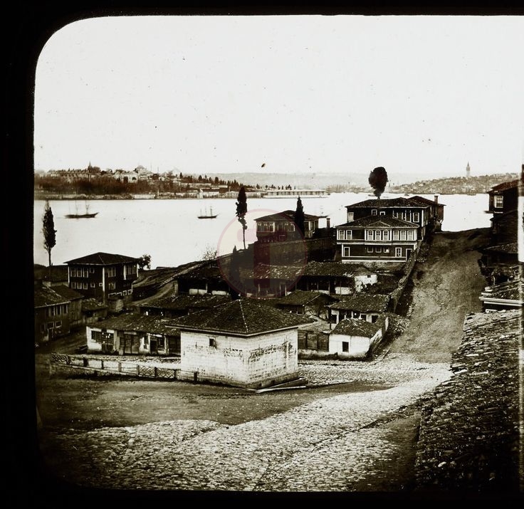 Üsküdar Selimiye ve Manzara / 1850′ler Sarayburnu Sahil Sarayı’na dikkat....