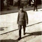 16 Nisan 1909 Mustafa Kemal

Trene bineceği sırada çekilmiş