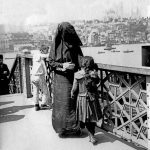 Peçesiyle Fotoğraflanmış Bir Osmanlı Hanımı