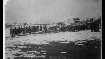 Askerlerin Mustafa Kemal Paşa'yı Selamlaması