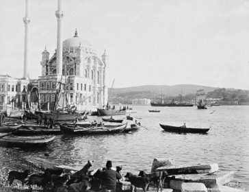 A Man Feeding Stray Dogs, Istanbul, 1890s
Sokak Köpeklerini Besleyen Adam, İstan...