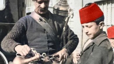 A Sherbet Seller in Istanbul, c1920
İstanbul'da Şerbetçi, 1920c.
.
Love history...