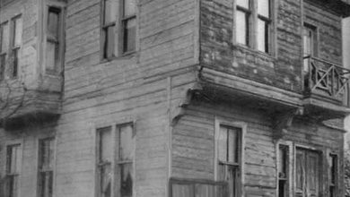 A Wooden House in Istanbul, 1905
İstanbul'da Cumbalı Ahşap Ev, 1905

           ...