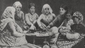 An Armenian Family at the Dinner Table, Van, 1890s
Yemek Sofrasında Bir Ermeni A...