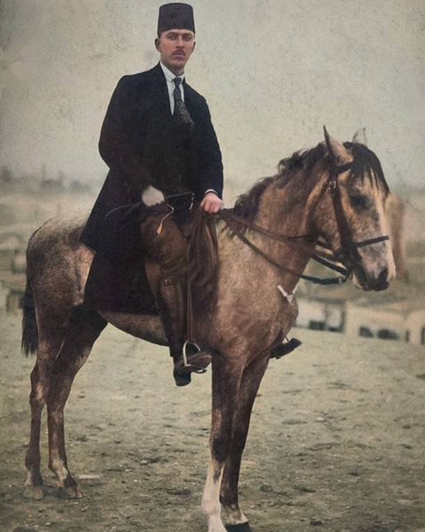An Ottoman  1910s
Bir Osmanlı Atlısı, 1910'lar

                             ...