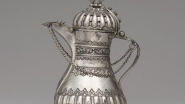 An Ottoman Coffee Pot, Early 19th Century
Bir Osmanlı Kahvedan, 19. Yüzyıl Başı
...