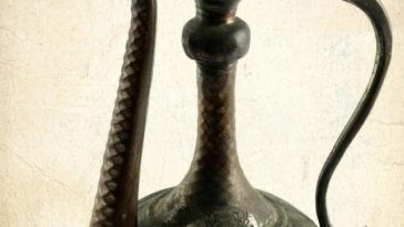 An Ottoman Ewer, 19th Century
Bir Osmanlı İbrik, 19. Yüzyıl

                   ...