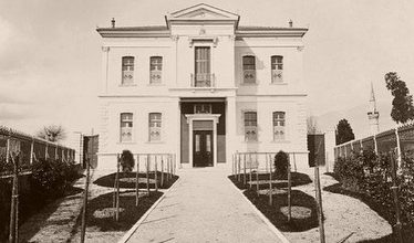 An Ottoman Middle School for Girls in Yanya (Ioannina, Greece), 1900 
Yanya İnas...