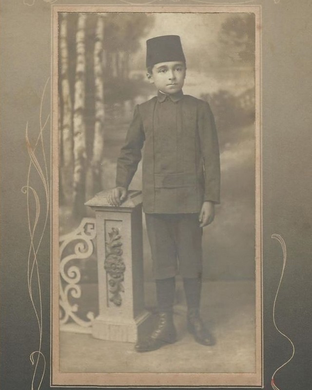 An Ottoman Student, c1900
Bir Osmanlı Talebesi, 1900c

                         ...