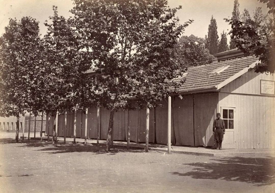 Barrack Hospital, Istanbul, 1877
Kışla Hastanesi, İstanbul, 1877

              ...