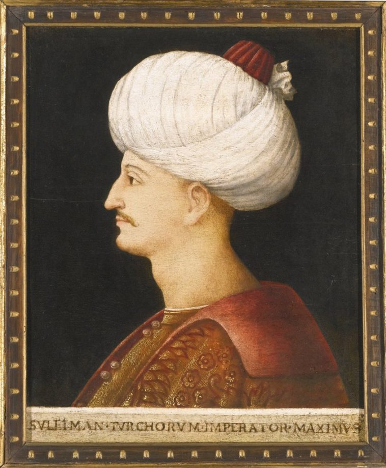 Bellini ekolünde yapılmış Kanuni Sultan Süleyman portresi.