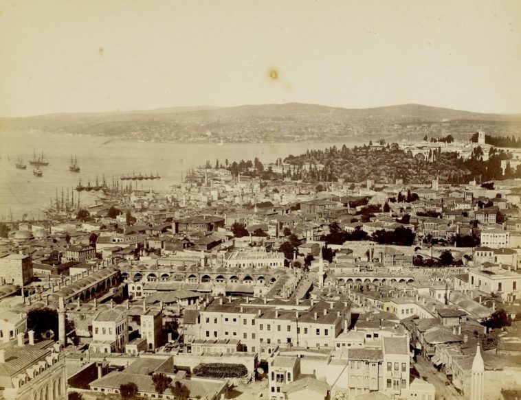 Beyazıt Kulesi'nden Topkapı Sarayı Yönü / Basile Kargopoulo Fotoğrafı | E...