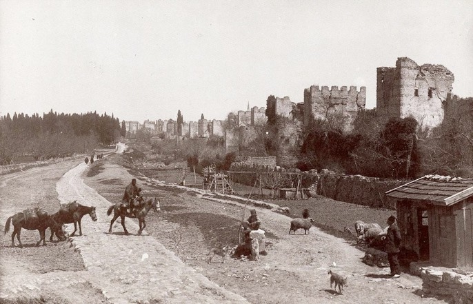 Byzantine Walls, Istanbul, 1890s
Bizans Surları, İstanbul, 1890'lar
Love history...