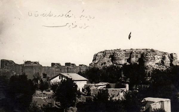Diyarbakır.Desem ki sen benim için,Hava kadr lazım,Ekmek kadar mübarek,Su gibi a
