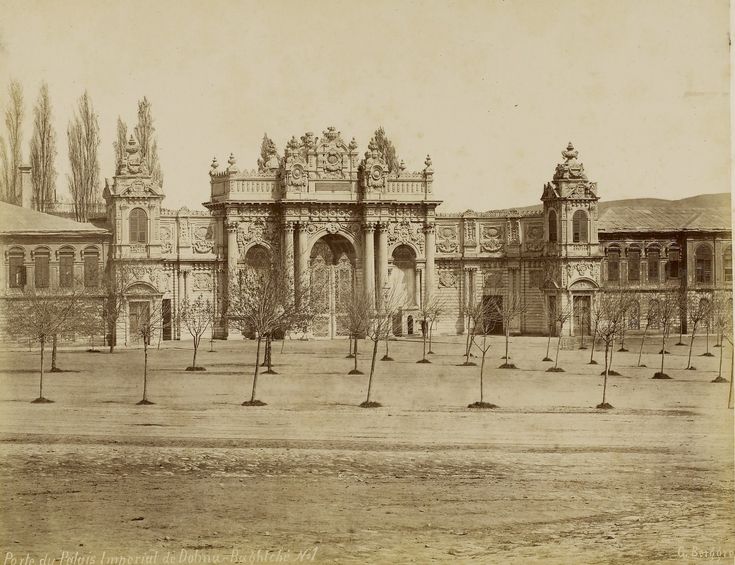 Dolmabahçe Sarayı Saltanat Kapısı / Guillaume Berggren Fotoğrafı / 1875 | ...