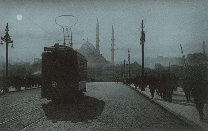 Galata Bridge, Istanbul 1910s
Galata Köprüsü, İstanbul, 1910'lar

              ...