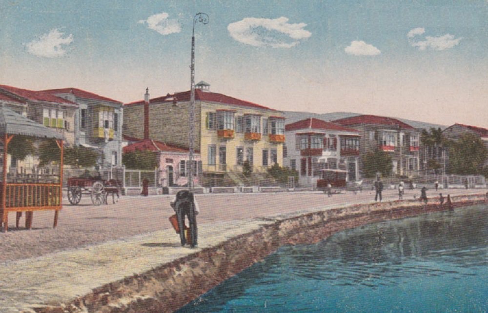 Karşıyaka, İzmir, 1900s
.
Love history? Become one of our patrons by pledging $1...