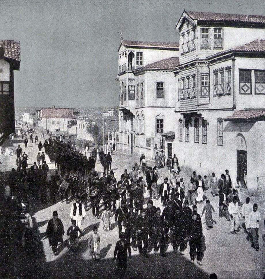 Mezire (Elazığ), 1913
Elazığlı arkadaşlarınızı etiketleyin
...