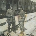 Mustafa Kemal, Hareket Ordusu Komutanı Hüseyin Hüsnü Paşa ile görülüyor.

 16 Ni