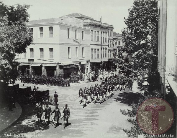 Osmanlı Askerleri Beşiktaş Caddelerinde