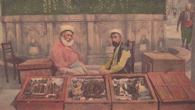 Osmanlı dönemi Erzurum'da seyyar tesbihçi, 1900'ler.
Erzurumlu arkadaşlarınızı e...