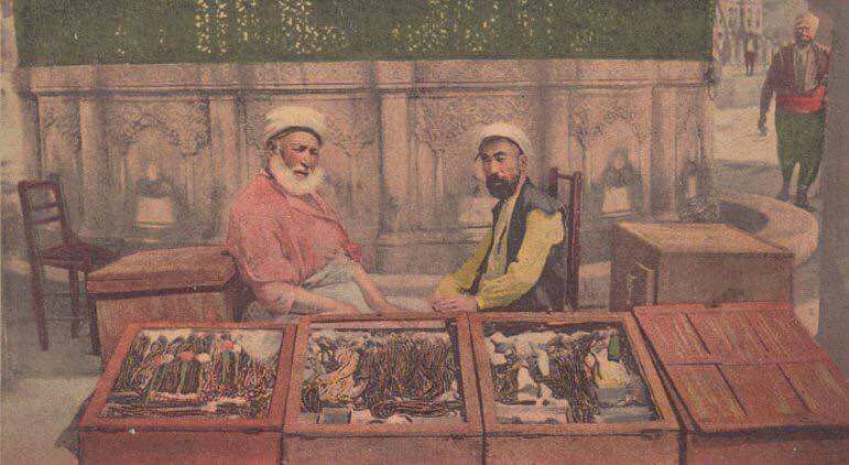 Osmanlı dönemi Erzurum'da seyyar tesbihçi, 1900'ler.
Erzurumlu arkadaşlarınızı e...