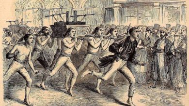 Osmanlı dönemi Istanbul tulumbacıları, 1870.
Ottoman Firemen in Istanbul, 1870.
...