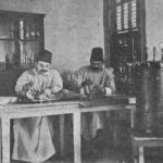 Osmanlı dönemi Selanik'de ameliyathanede serum üreten Talat ve Besim Bey, 1900'l...