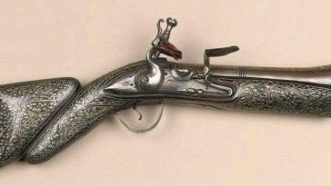 Osmanlı dönemi filinta tabancası, 1800'ler.
An Ottoman flintlock pistol, 1800's....