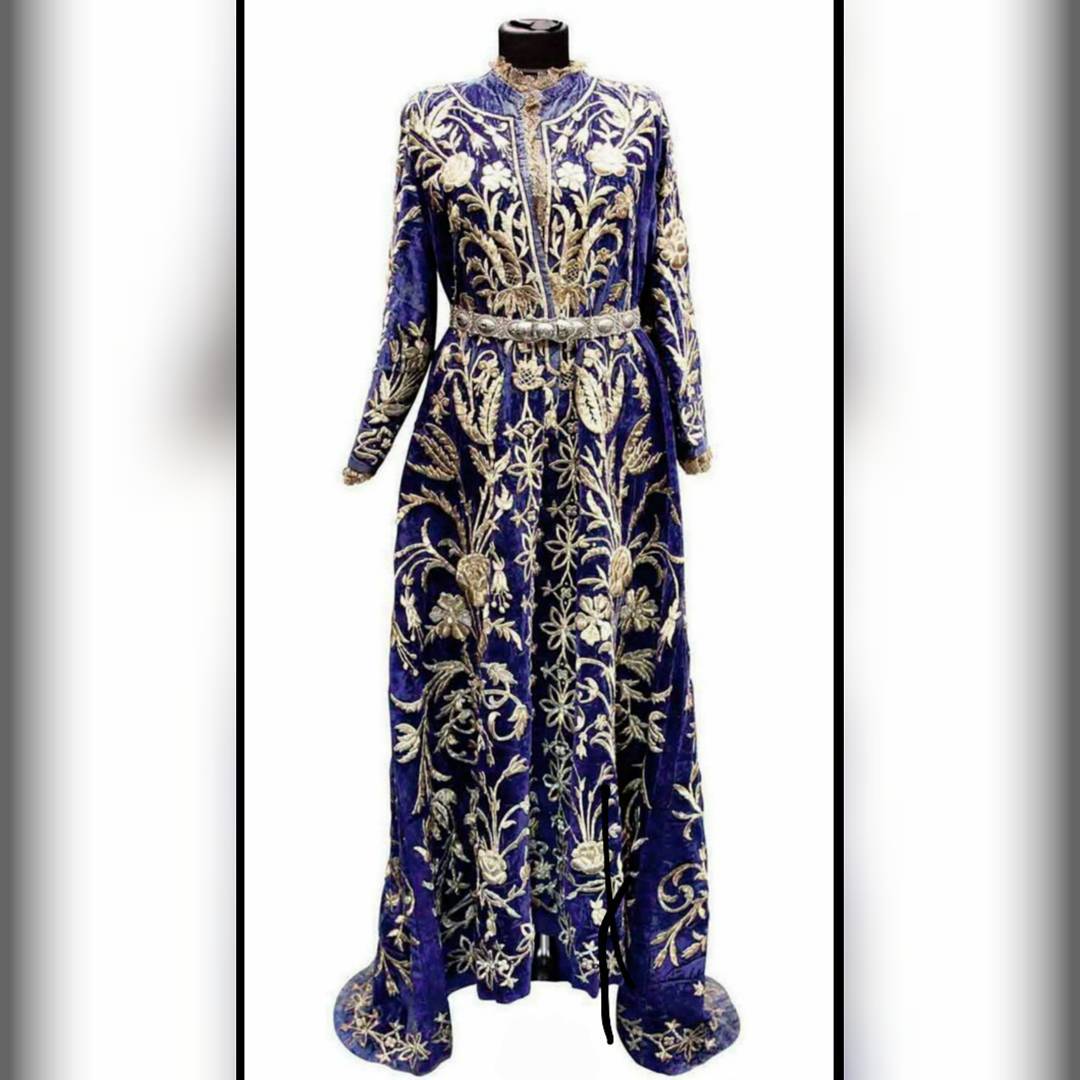 Osmanlı gelin kaftanı, 1800'ler.
An Ottoman wedding kaftan dress, 1800's.
      ...