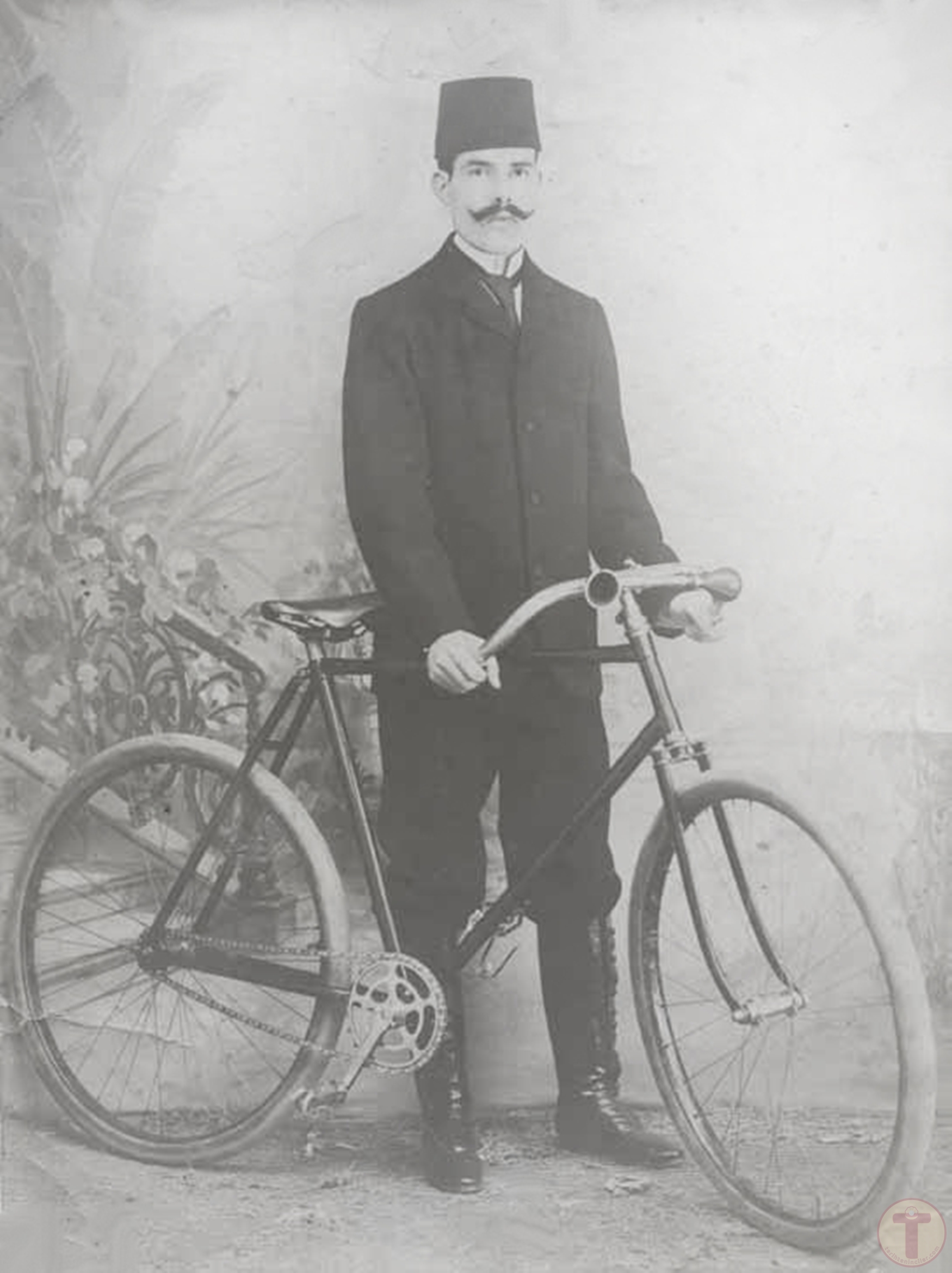 Osmanlı Dönemi Bisikletli Poz