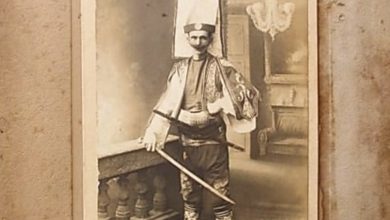 Yeniçeri Kıyafetleri Giymiş Bir Adam