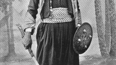 Yerel Kıyafetleriyle Bir Nezaret'Li