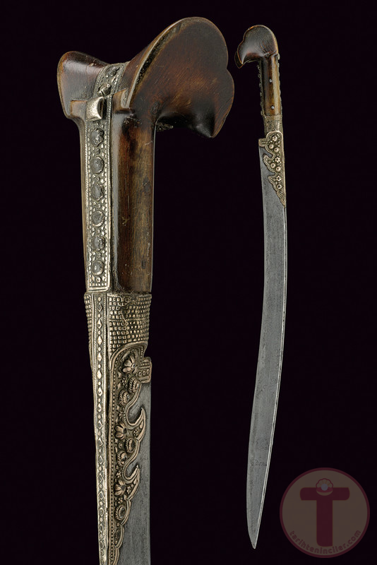 19. Yüzyılda Yazılı, Zengin Oyulmuş Bıçak