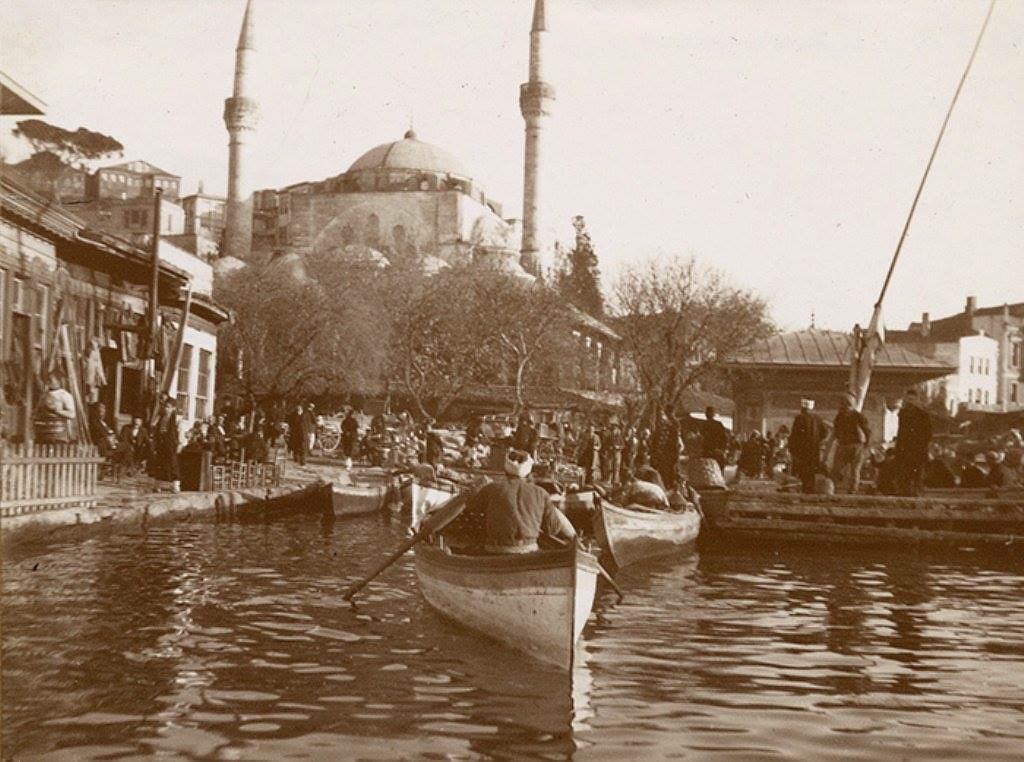 Ottoman Istanbul, 1880's.
Osmanlı dönemi Istanbul, 1880'ler.
إسطنبول في العهد ال...