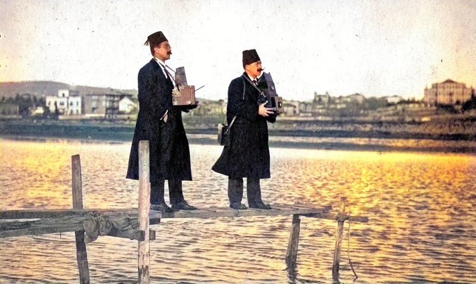 Photographers in Istanbul, 1900s
İstanbul'da Fotoğrafçılar, 1900'ler
Love histo...