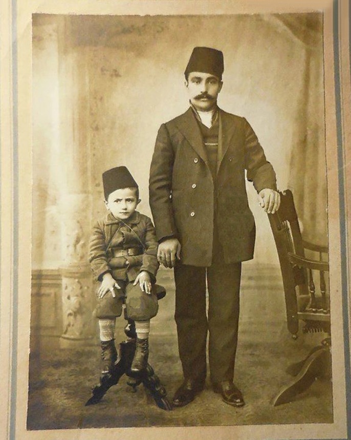 Portrait of a Father and son, 1900s
Bir Baba-Oğul Portresi, 1900'ler

          ...