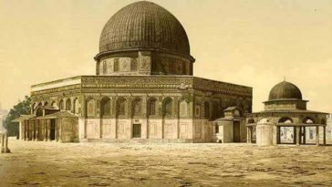 Qubbat as-Sakhra / Dome of the Rock, Jerusalem, Ottoman Palestine, 1910.

Kubbet...