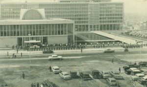 Saraçhane'de inşaatı yeni biten İstanbul Belediyesi (Bugünkü İBB) binası. (1960'