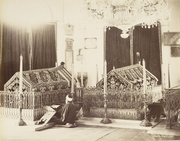 Sultan Mahmut ve Aziz Türbeleri Sébah & Joaillier Fotoğrafı