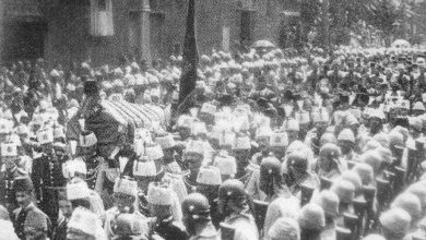 Sultan Reşad'ın cenaze töreni.
3 Temmuz, 1918. Osmanlı tarihinde bugün, Sultan M...