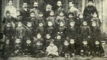Talas / Kayseri ' de  anaokulu öğrencileri ve öğretmenleri nin fotoğrafı, 1914