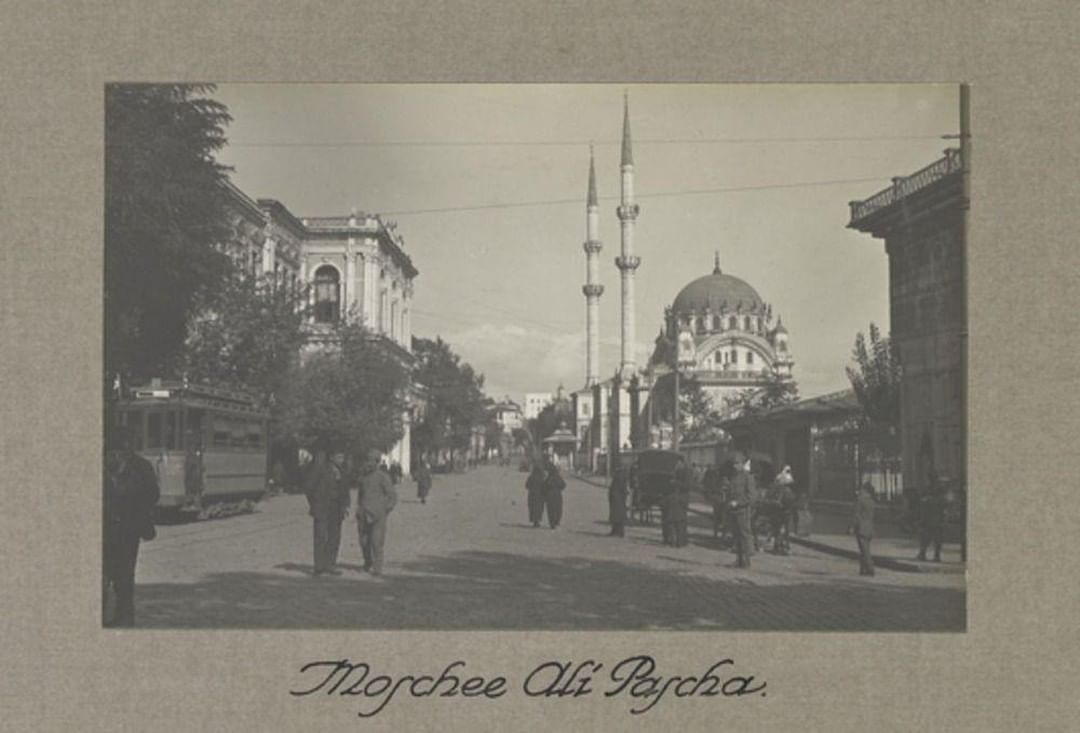 Tophane, Istanbul, 1917

                      ...