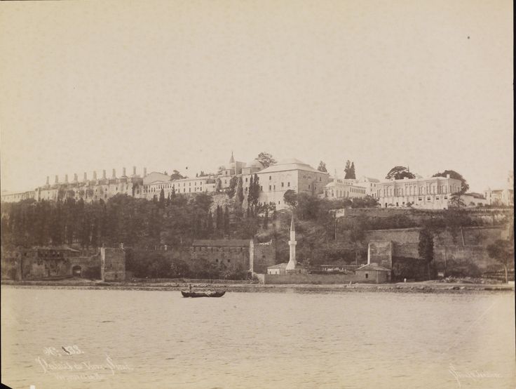 Topkapı Sarayı ve Sarayburnu Değirmen Ocağı Camii / Sébah ve Joaillier Fot...