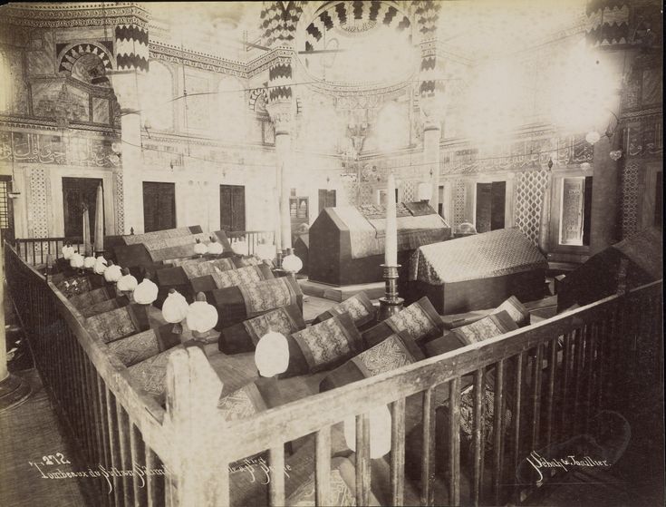 Yavuz Sultan Selim Türbesi'nde Sandukalar / Sébah ve Joaillier Fotoğrafı...