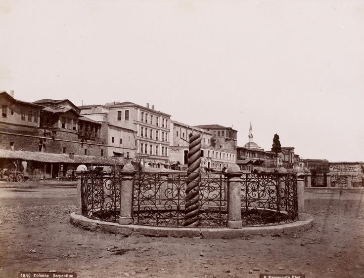 Yılanlı Sütun Basile Kargopoulo fotoğrafı, 1875