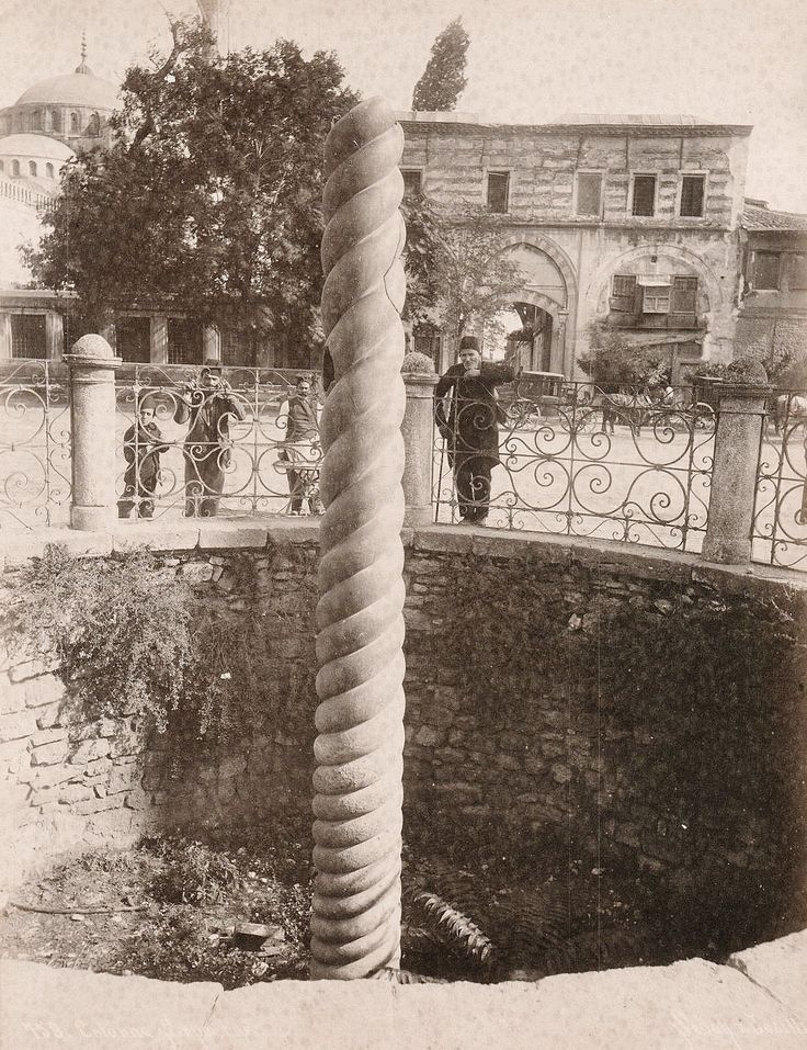 Yılanlı SütunSébah & Joaillier fotoğrafı