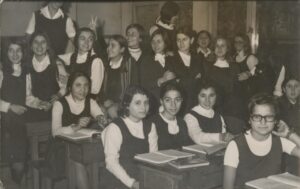 İstanbul Kız Lisesi'nde bir sınıf. (Ekim 1971)